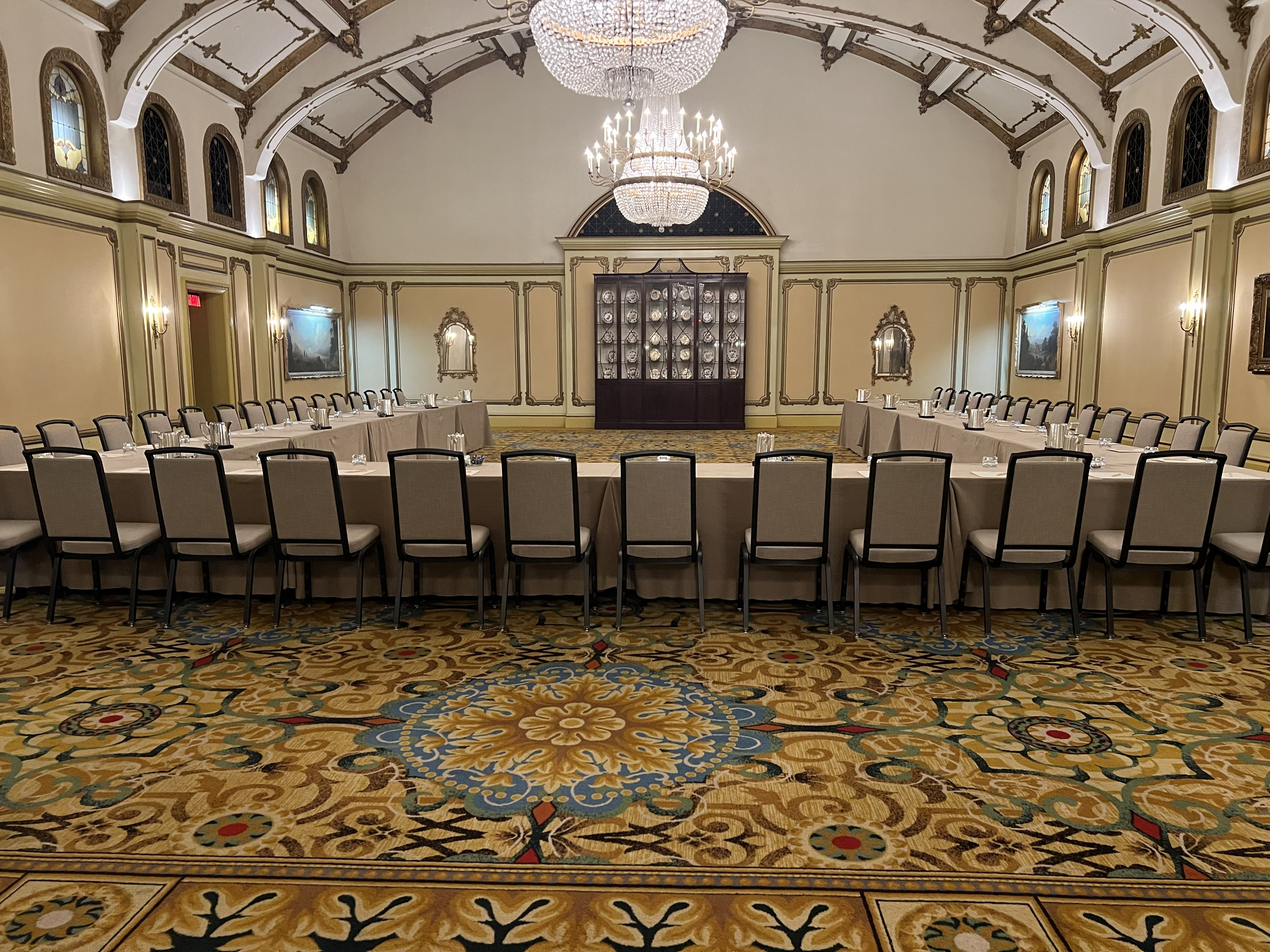 U-shaped conference table setup